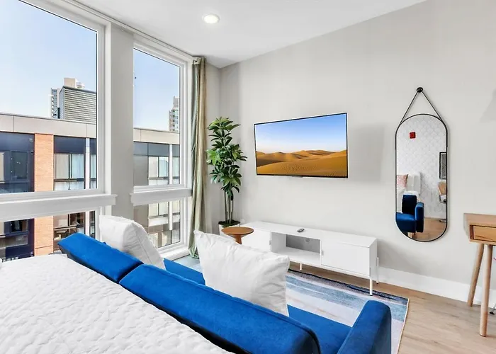 Floor To Ceiling Windows- Bridge Views - Studio