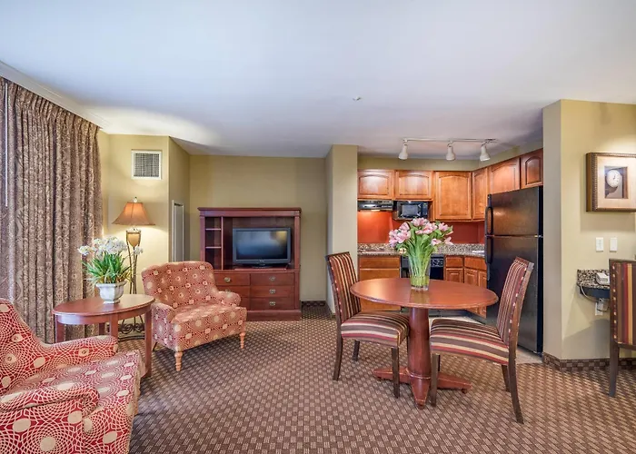 Clarion Collection Hotel Arlington Court Suites