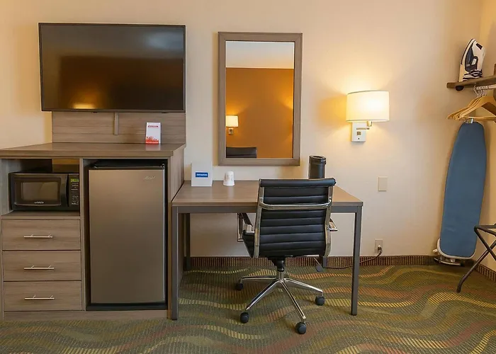Travelodge By Wyndham Muskegon