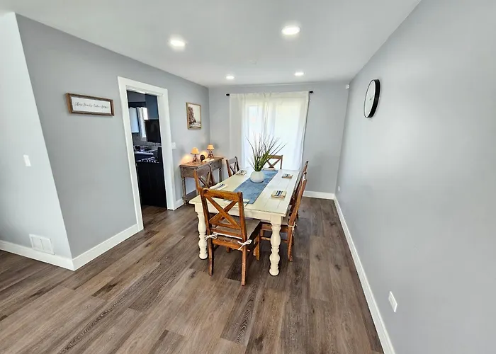 Modern 4Br Near Six Flags & Naval Base