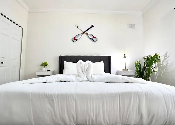 Luxury 2Bd 2Bth Condo 5