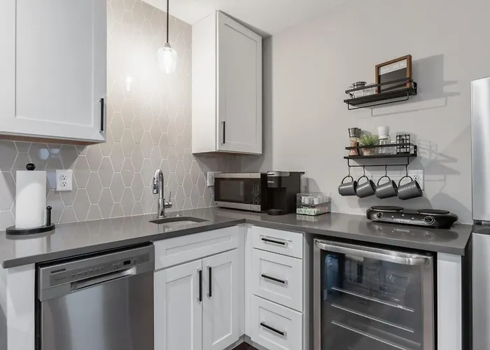 Luxurydenver Studio W Hot Tub 2 Mi To Downtown