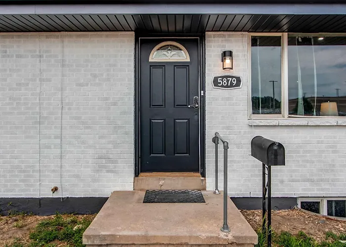 Spacious Family Home In Littleton With Fenced Yard