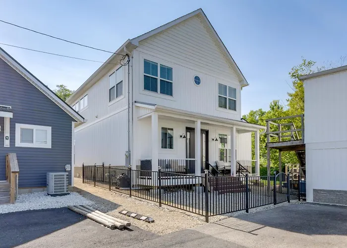 Steps To Buckeye Lake: Family-Friendly Home