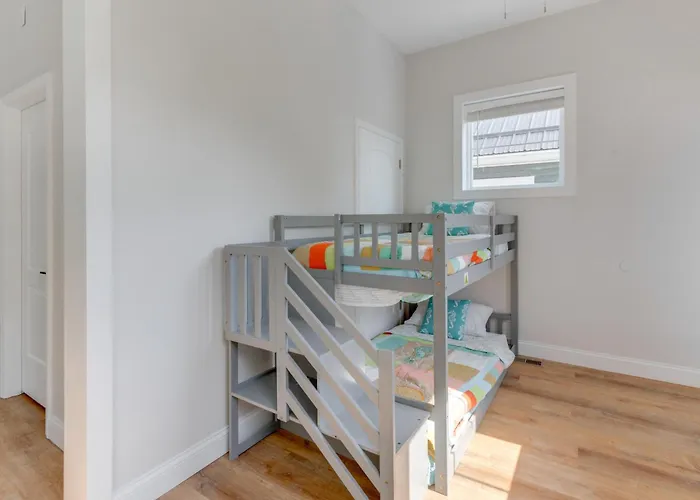 Steps To Buckeye Lake: Family-Friendly Home