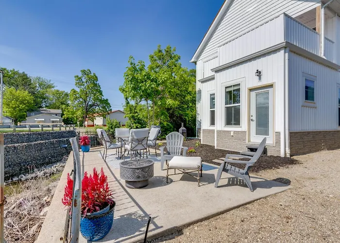 Steps To Buckeye Lake: Family-Friendly Home