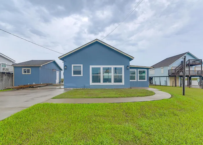 Seabreeze Retreat: Waterfront Home Near Sargent