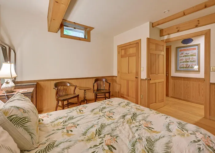 20-Acre Hamptons Nature Escape W/ Hot Tub & Pool