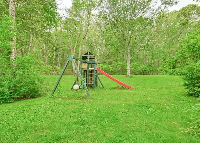 20-Acre Hamptons Nature Escape W/ Hot Tub & Pool