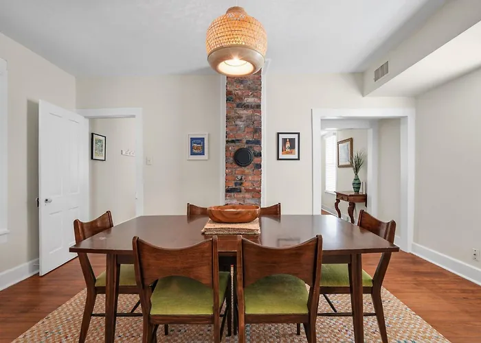 The Beach Peach - Downtown Location With New Charm!