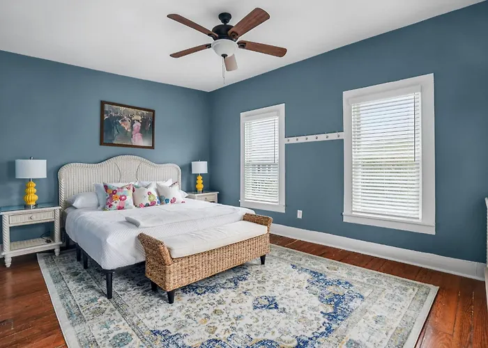 The Beach Peach - Downtown Location With New Charm!