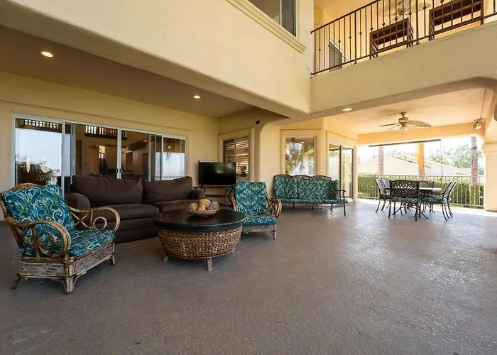 Lakeside Mansion Waterfront 34 Beds Boat Ramp