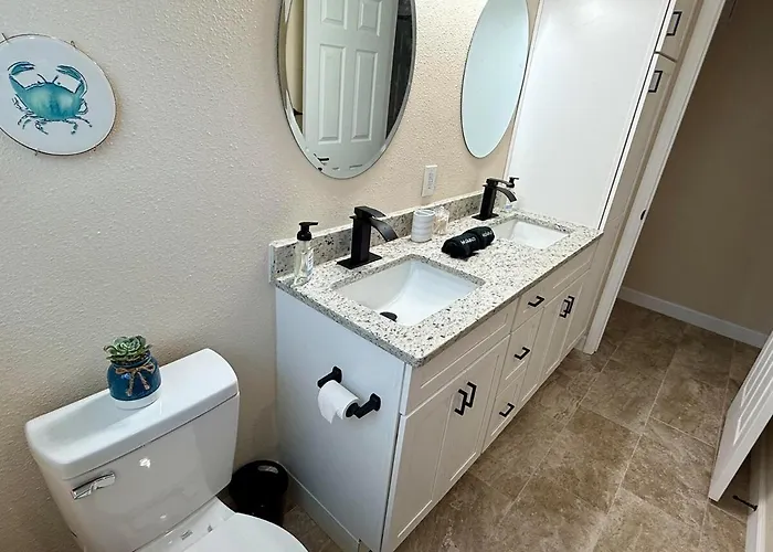 Cozy Modern Home-Renovated Retreat,Prime Location