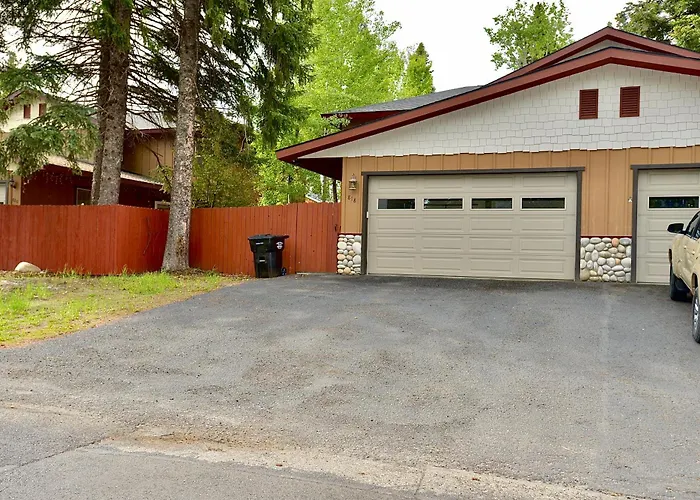 Sweet Dreams Retreat - Pet Friendly Home Near Golf Course And Ponderosa Park W/ Wifi & Garage