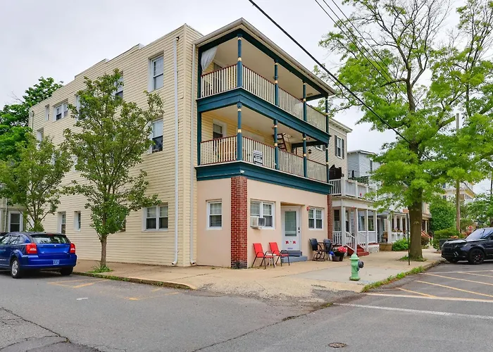 Walk To Downtown & Beach: Ocean Grove Apartment!