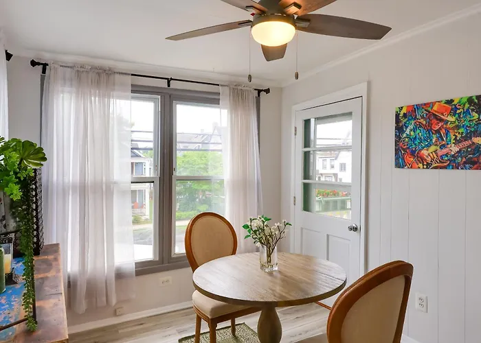 5 Blocks To Beach: Apt W/ Balcony In Ocean Grove!