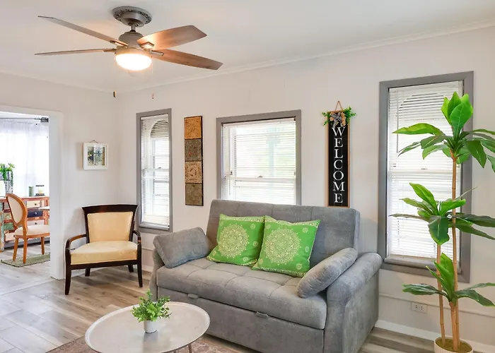 5 Blocks To Beach: Apt W/ Balcony In Ocean Grove!