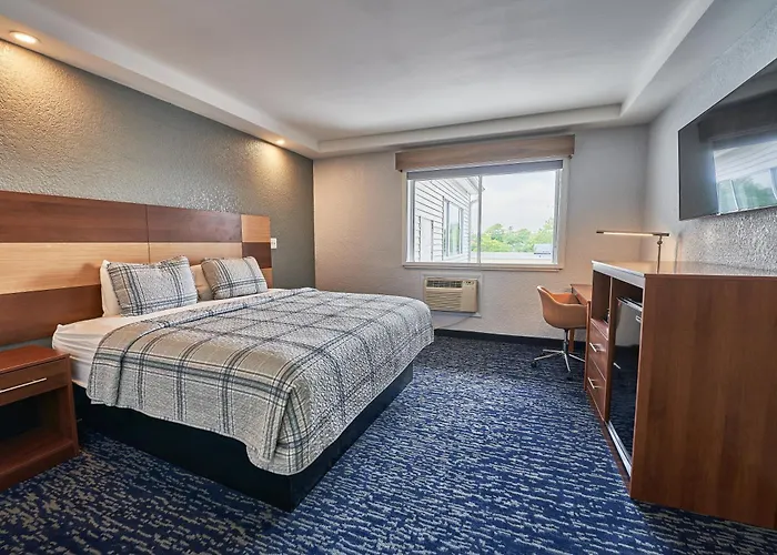 Hyannis Plaza Hotel