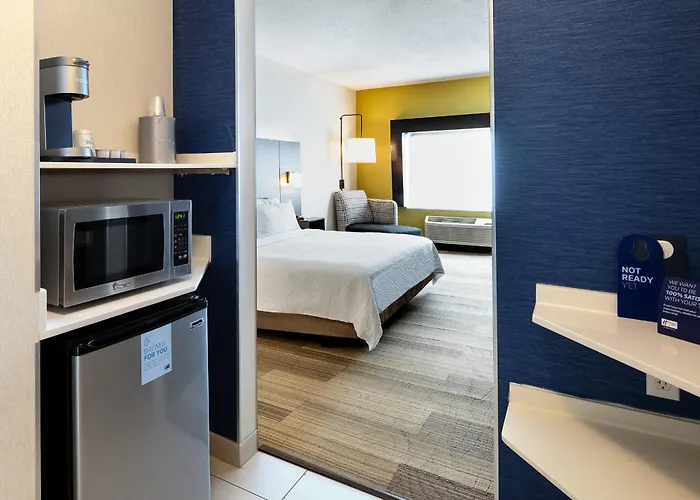 Holiday Inn Express & Suites Chicago West - St Charles By Ihg