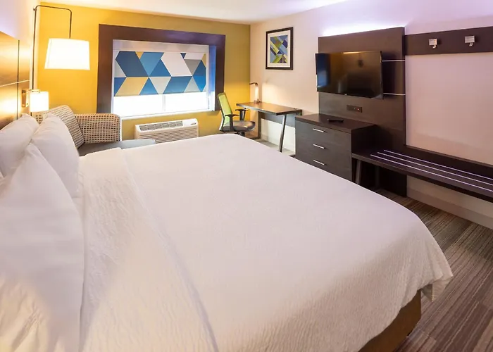 Holiday Inn Express & Suites Chicago West - St Charles By Ihg
