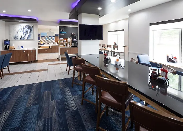 Holiday Inn Express & Suites Chicago West - St Charles By Ihg