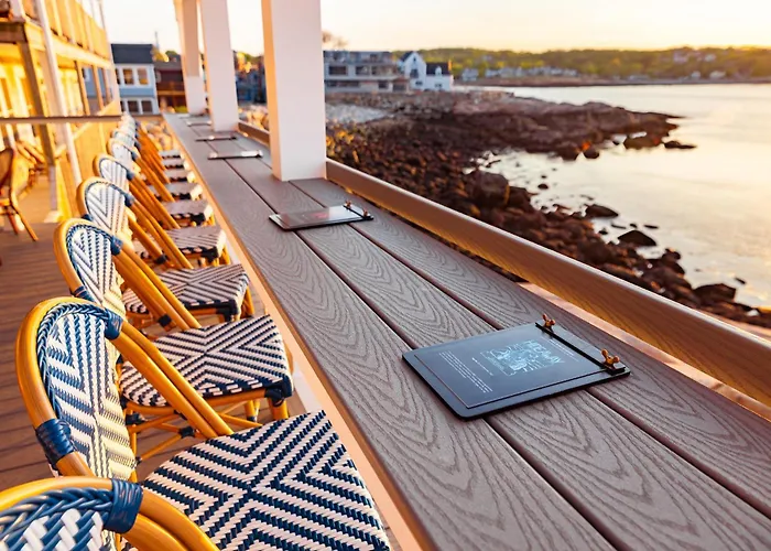 Bearskin Neck Motor Lodge