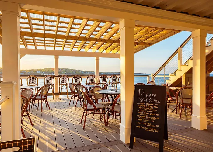 Bearskin Neck Motor Lodge