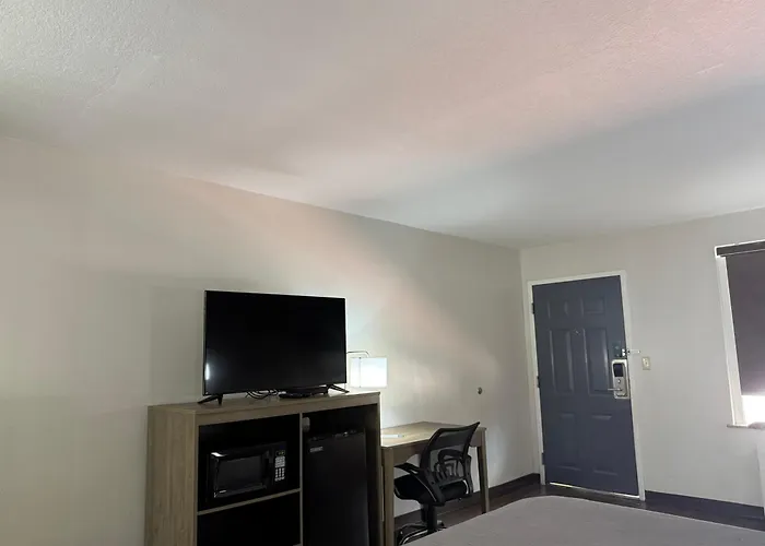 Quality Inn & Suites Greenville I-65