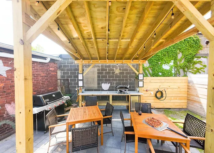 Jennifer'S Stylish Apt Private Deck Backyard Oasis
