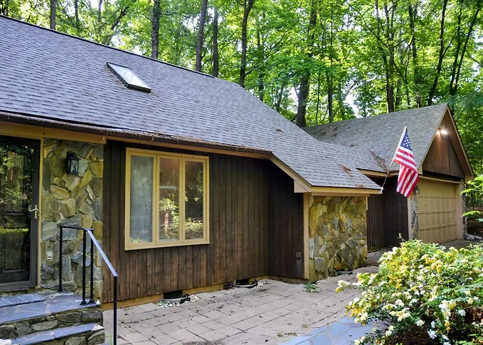 Serene Acre Retreat- In Apex Near Raleigh