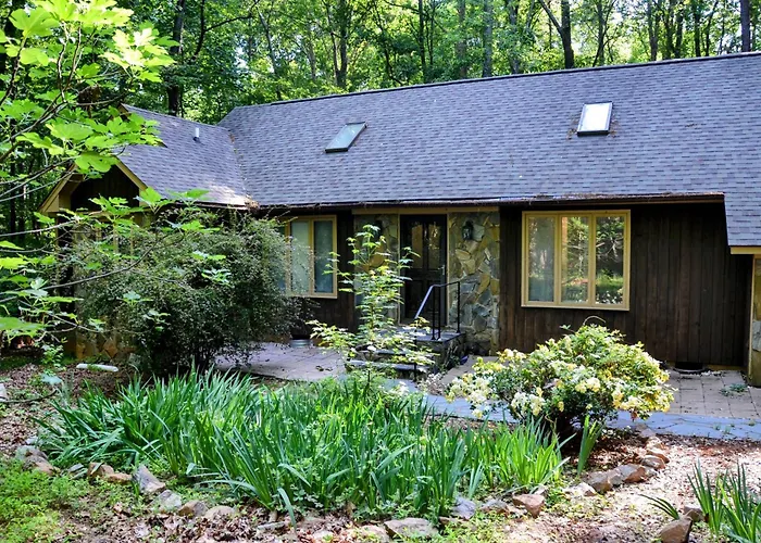 Serene Acre Retreat- In Apex Near Raleigh