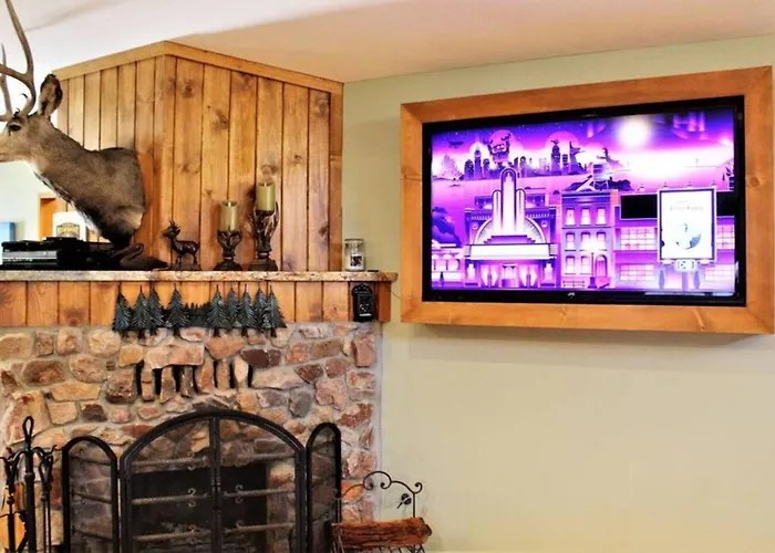 Fire Pit & Steps To Village- Village Hideaway