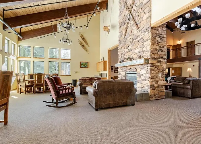 Modern Kirkwood One Bedroom With Deck