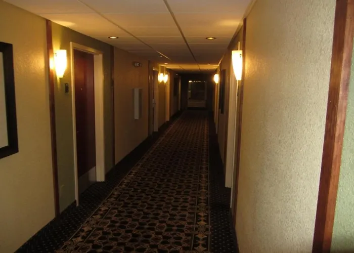 Best Western Plus Parkway Hotel