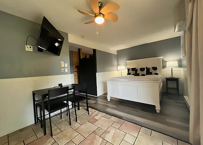 Travelodge By Wyndham Traverse City Mi