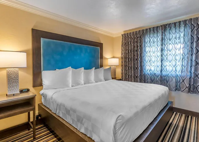 Lincoln Sands Oceanfront Resort, An Ascend Collection Hotel