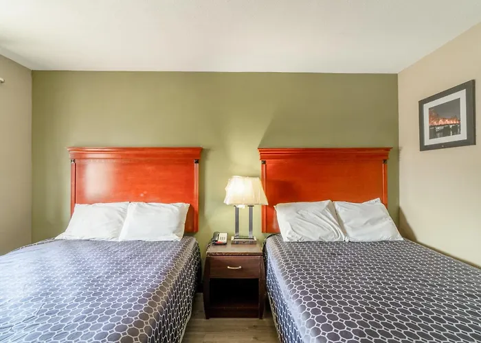 Deluxe Inn & Suites By Oyo Miami Ok