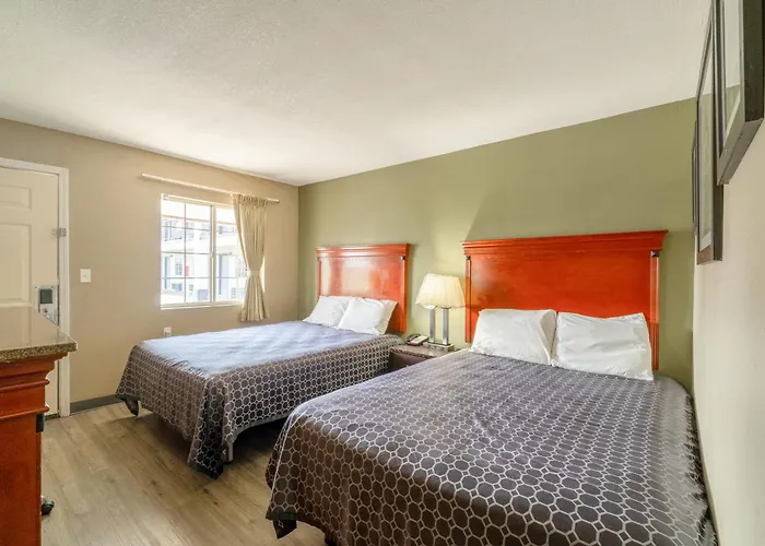 Deluxe Inn & Suites By Oyo Miami Ok