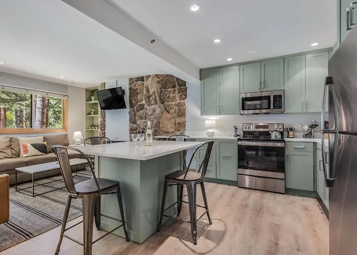 Laurelwood Condominiums 202