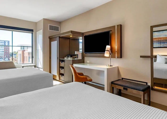 Cambria Hotel New Haven University Area