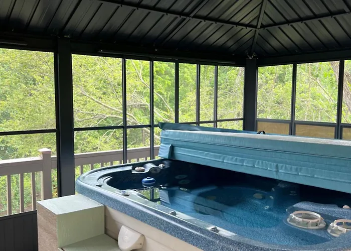 Serenity Views Retreat - Close To City And Parkway!