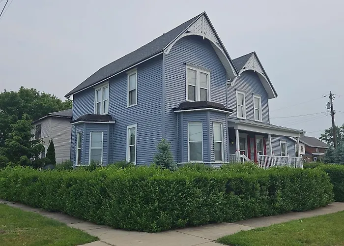 Beautiful Downstairs 1Bed 1Bth Charmer- Pet Friendly