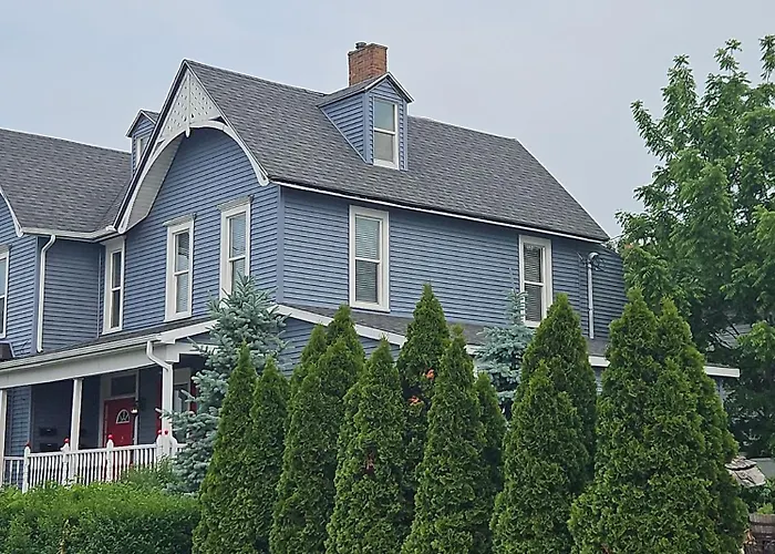 Beautiful Downstairs 1Bed 1Bth Charmer- Pet Friendly