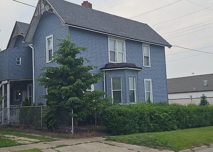 Beautiful Downstairs 1Bed 1Bth Charmer- Pet Friendly