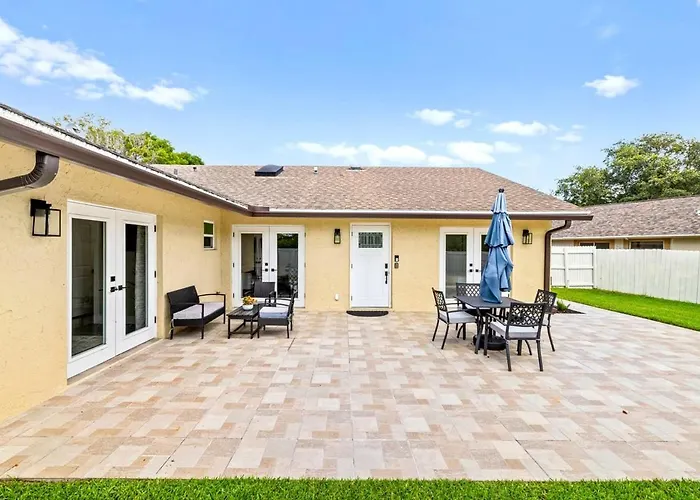 Alluring Luxury Oasis, Modern Comfort & Relaxation