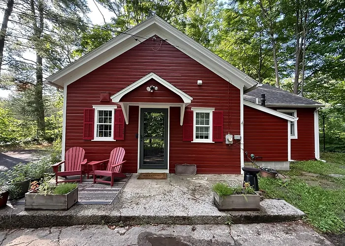 Schoolhouse No. 11 * Hudson Valley Upstate Getaway