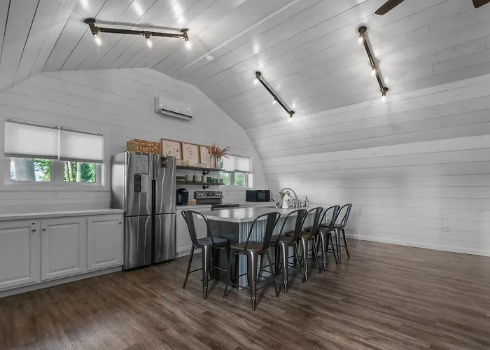 The Barn At Sharp Run-Modern Barn In The Heart Of Amish Country