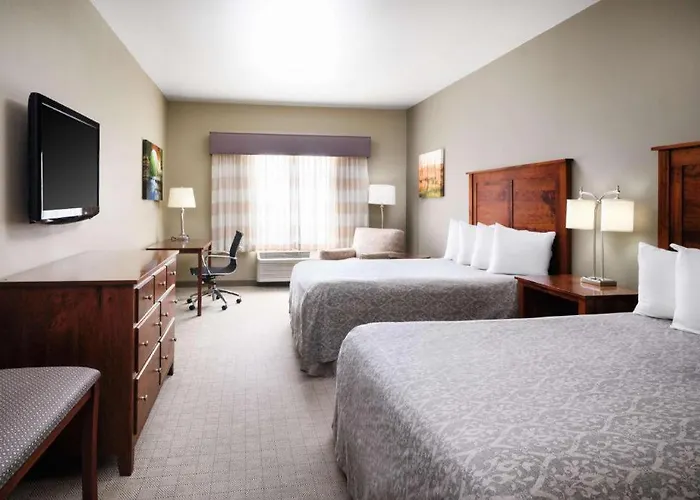 Green Mill Village Hotel & Suites, BW Signature Collection