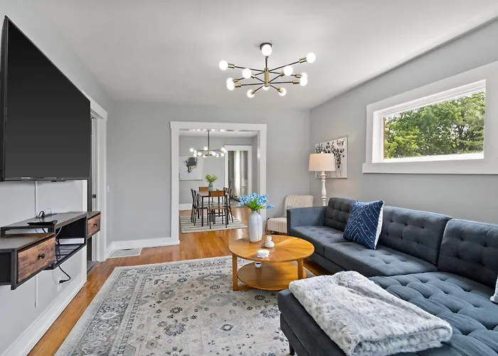 Modern Renovated 2Br Near Su, Zoo, Destiny & Downtown
