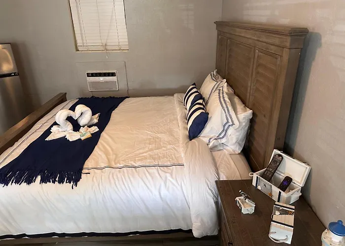 Twin Palms Motel
